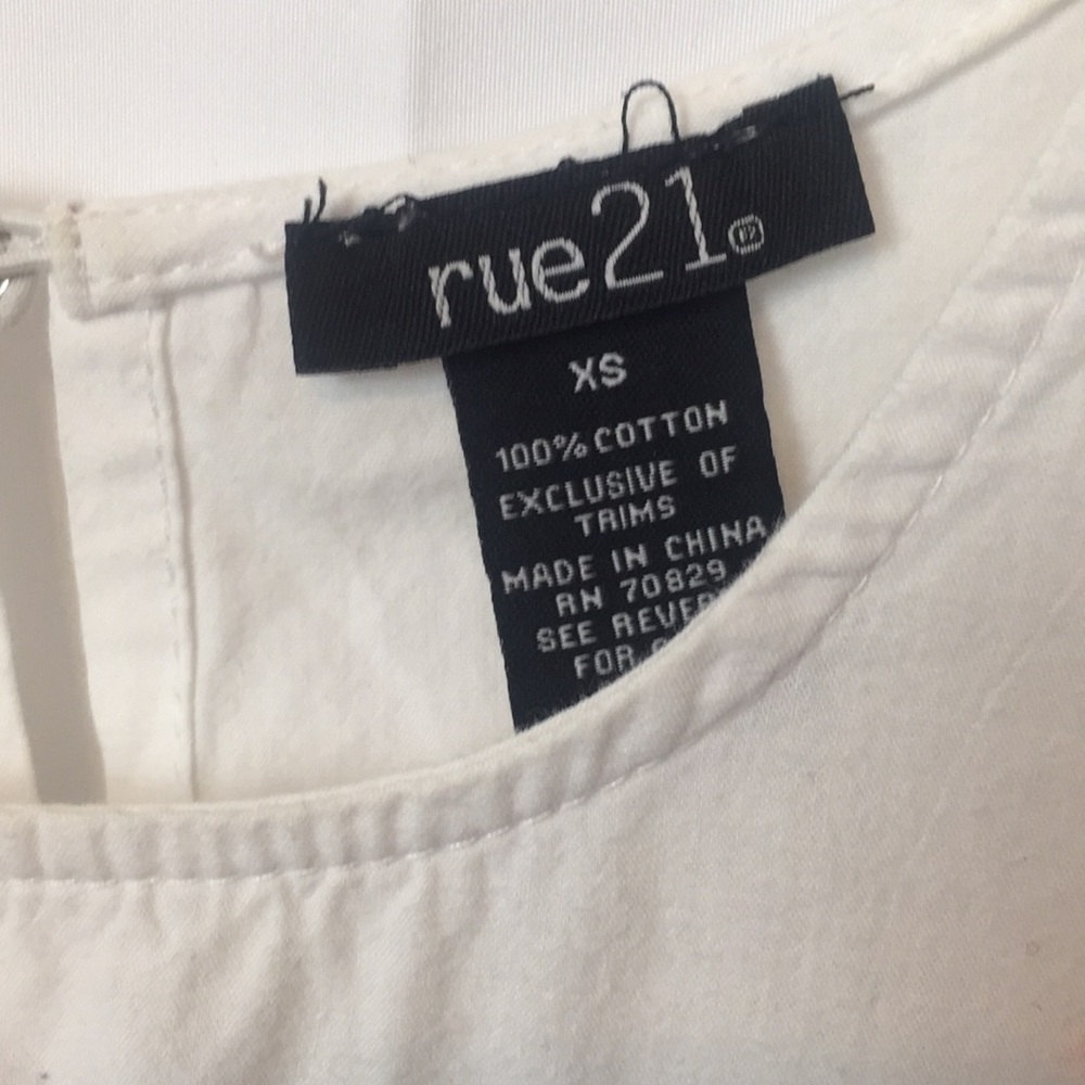 Rue 21 floral Embroidered Top - Picture 3 of 8
